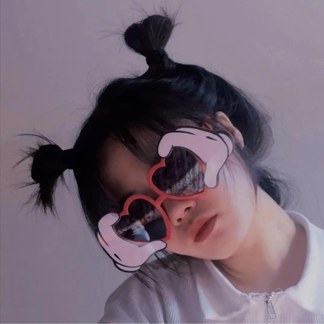 屋顶上的拾荒人