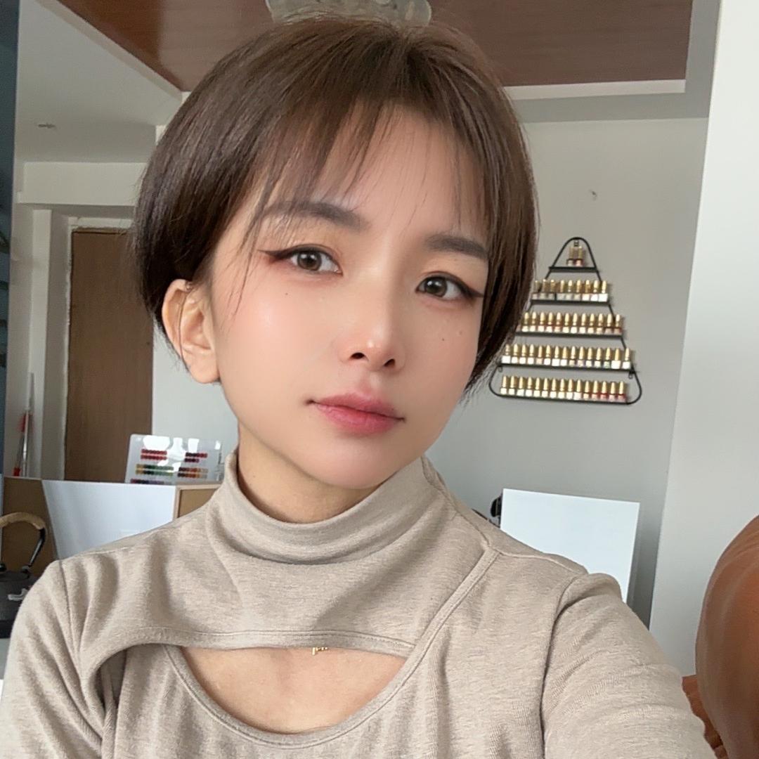 小姿态美甲美睫