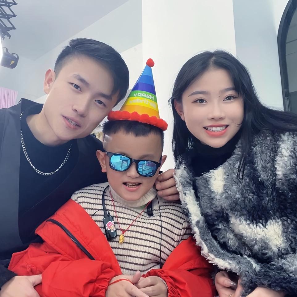李玉顺和大黄姐姐