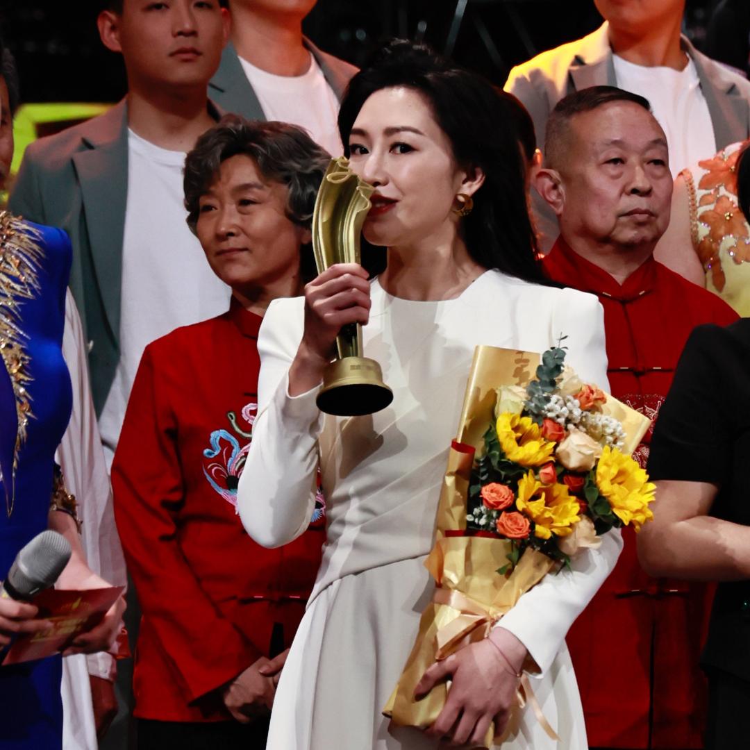 主持人 李丹