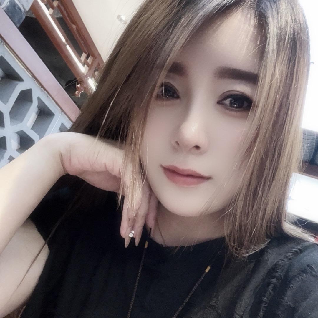 坝上卖鸭货的小姐姐