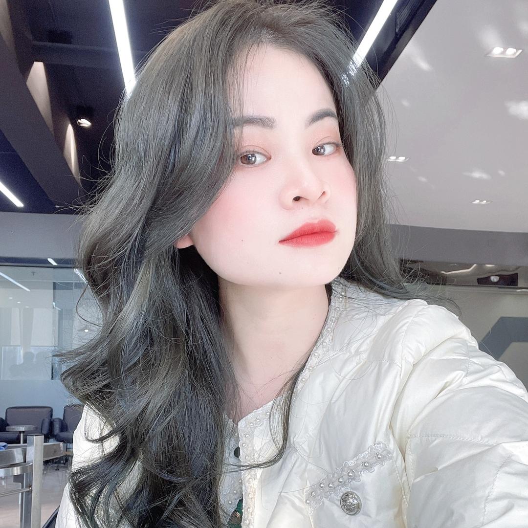 看见龙猫的女青年