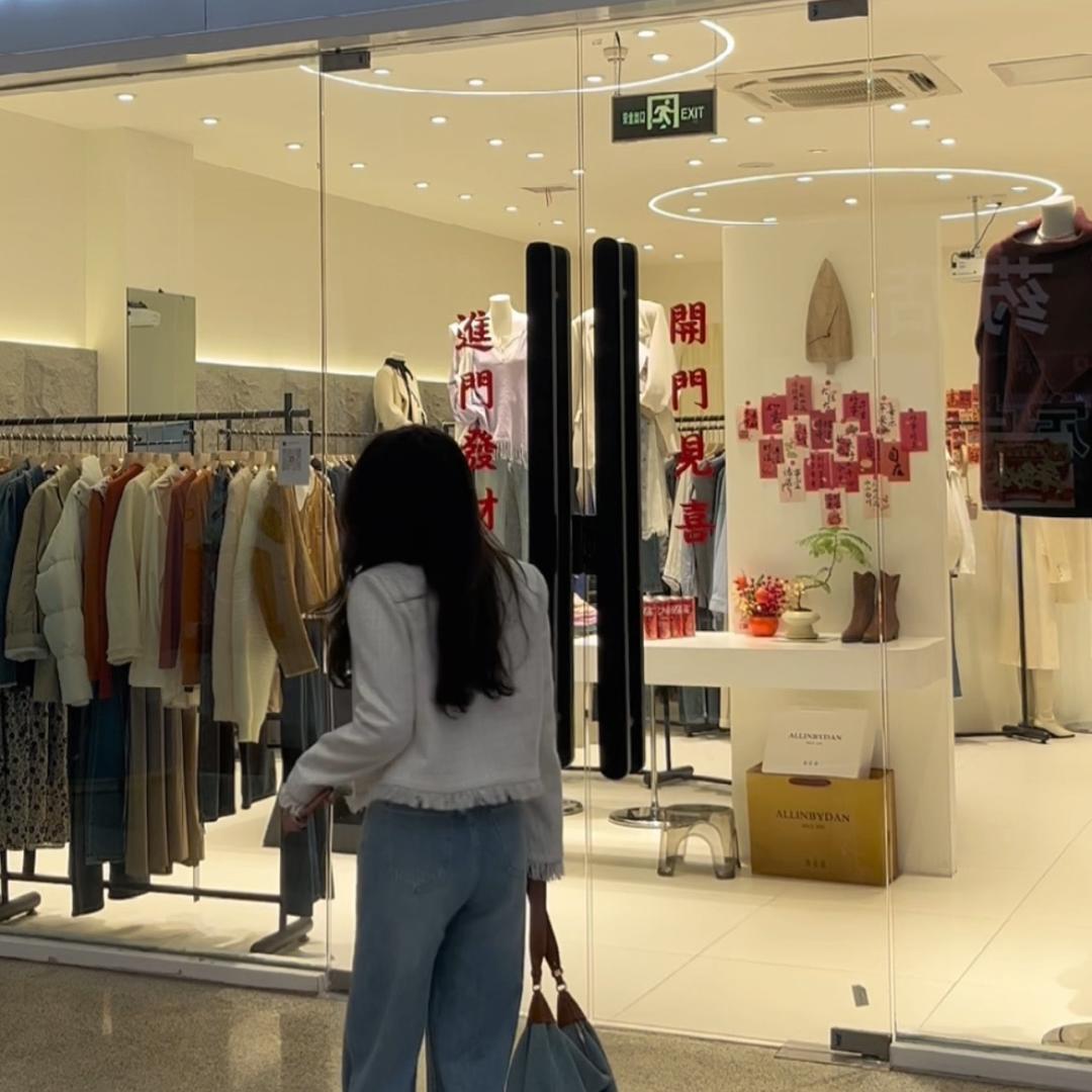 六合女装Allin.善柔斯张张&Vick