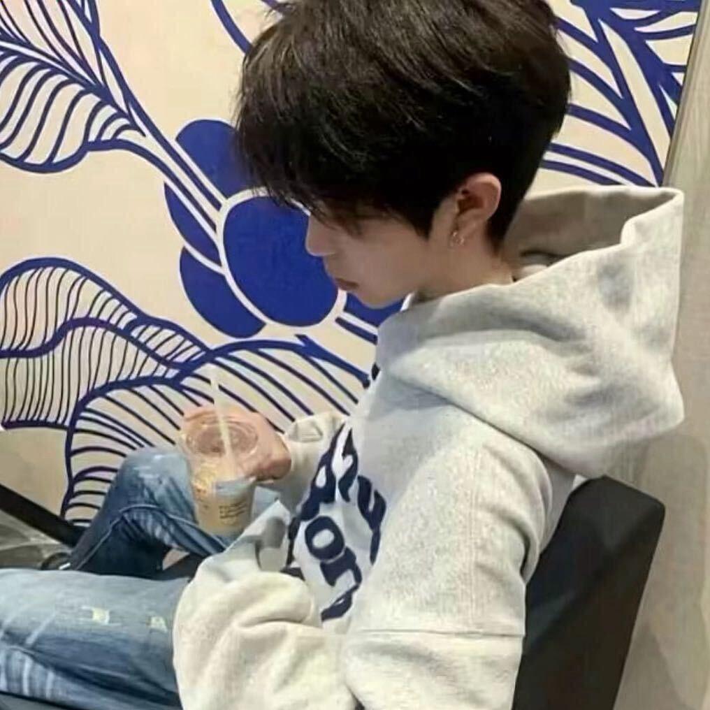 小鸿来喽^.
