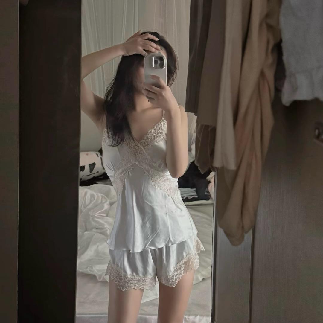 第六感衣橱（在橱窗）