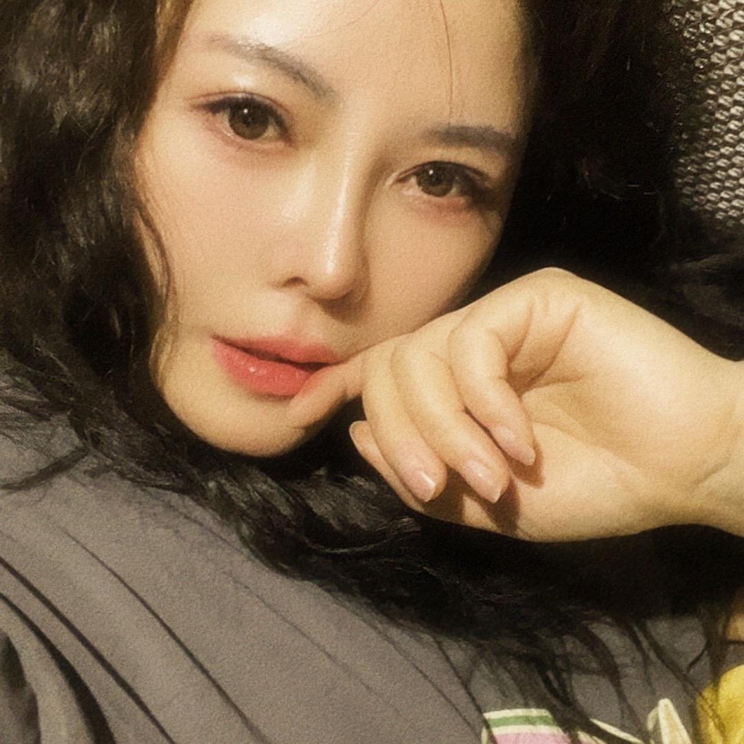 九姐⁸¹⁵（单亲妈妈和女儿下午4:45）