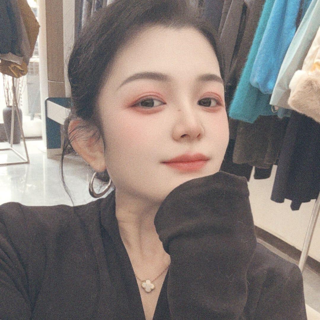 青山泉叶小姐女装