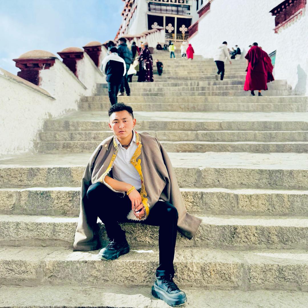 昂旺洛追
