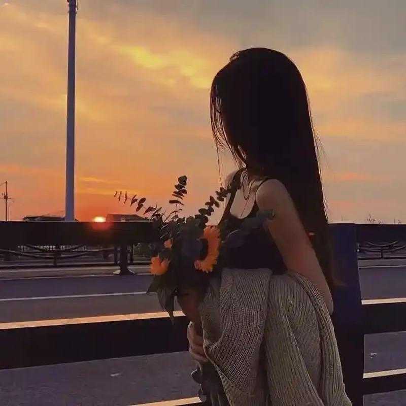 柒月