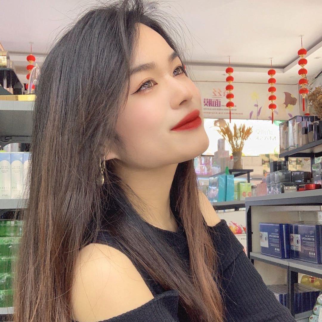 李寨贵夫人名妆婷婷