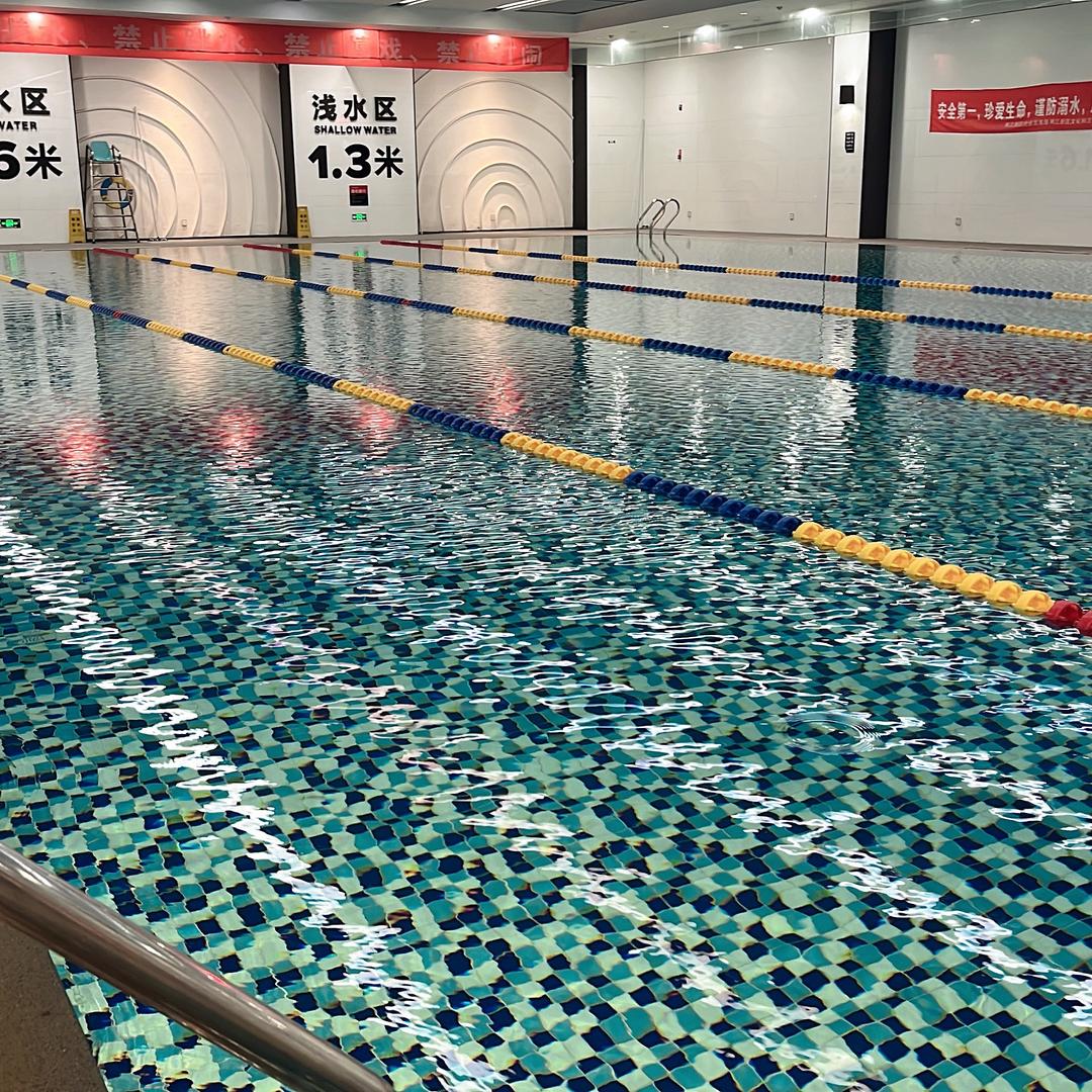 不会游泳的、游泳教练