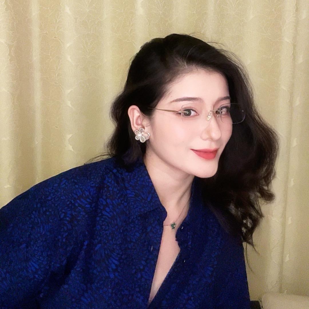这位女士