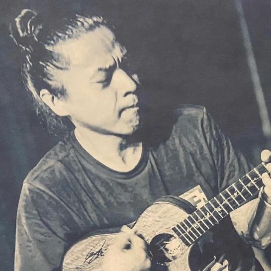 雪山下的北极熊