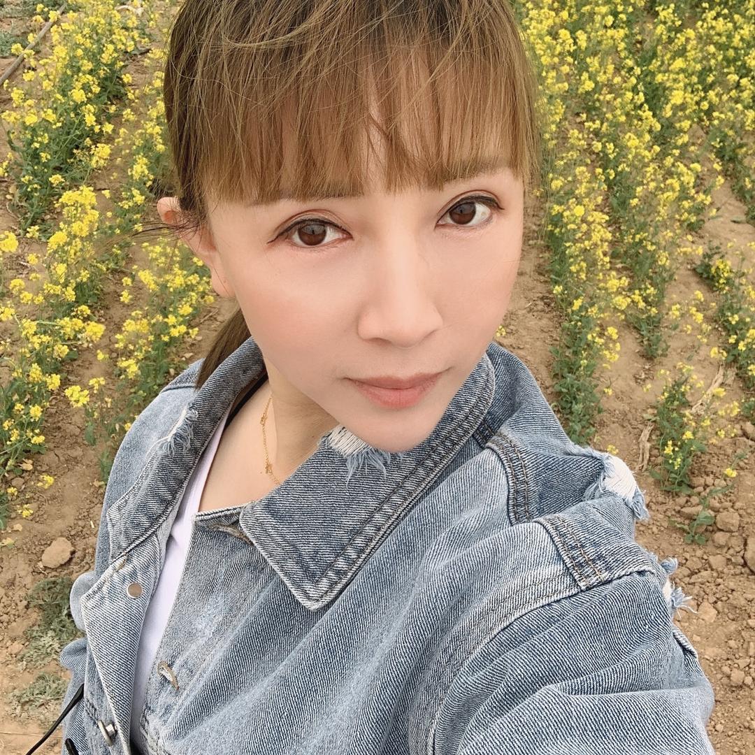 卖挖机的小姐姐-免费评估挖机