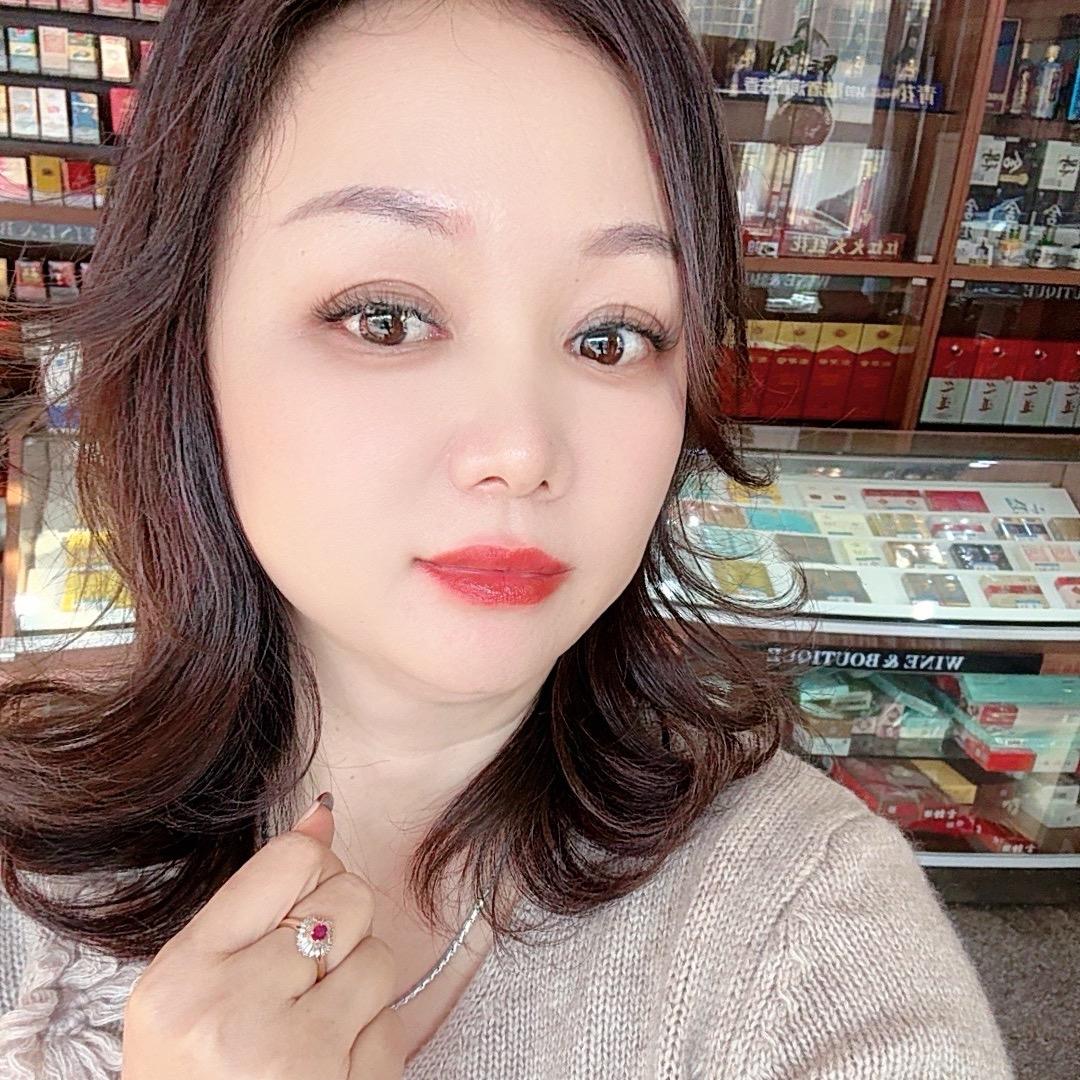 烟酒茶叶店老板娘