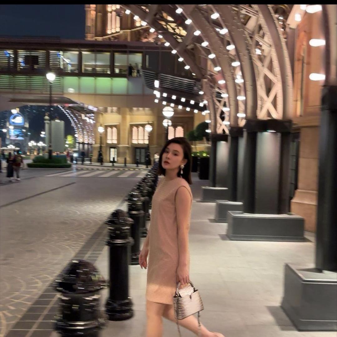 袁艺灵  【高奢穿搭】