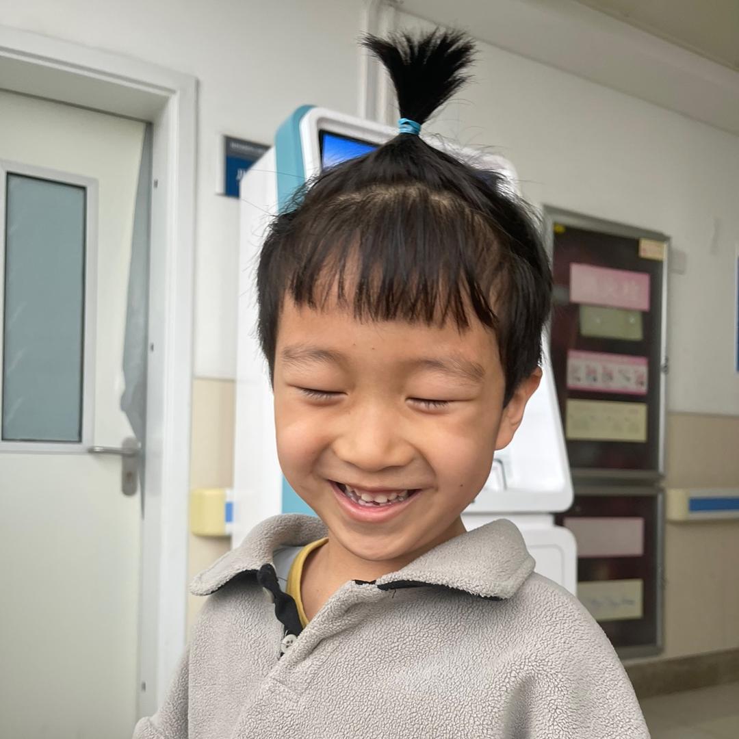 俩个熊孩纸