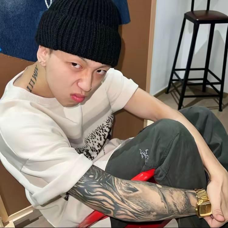 ㅤ 装逼被砍18刀