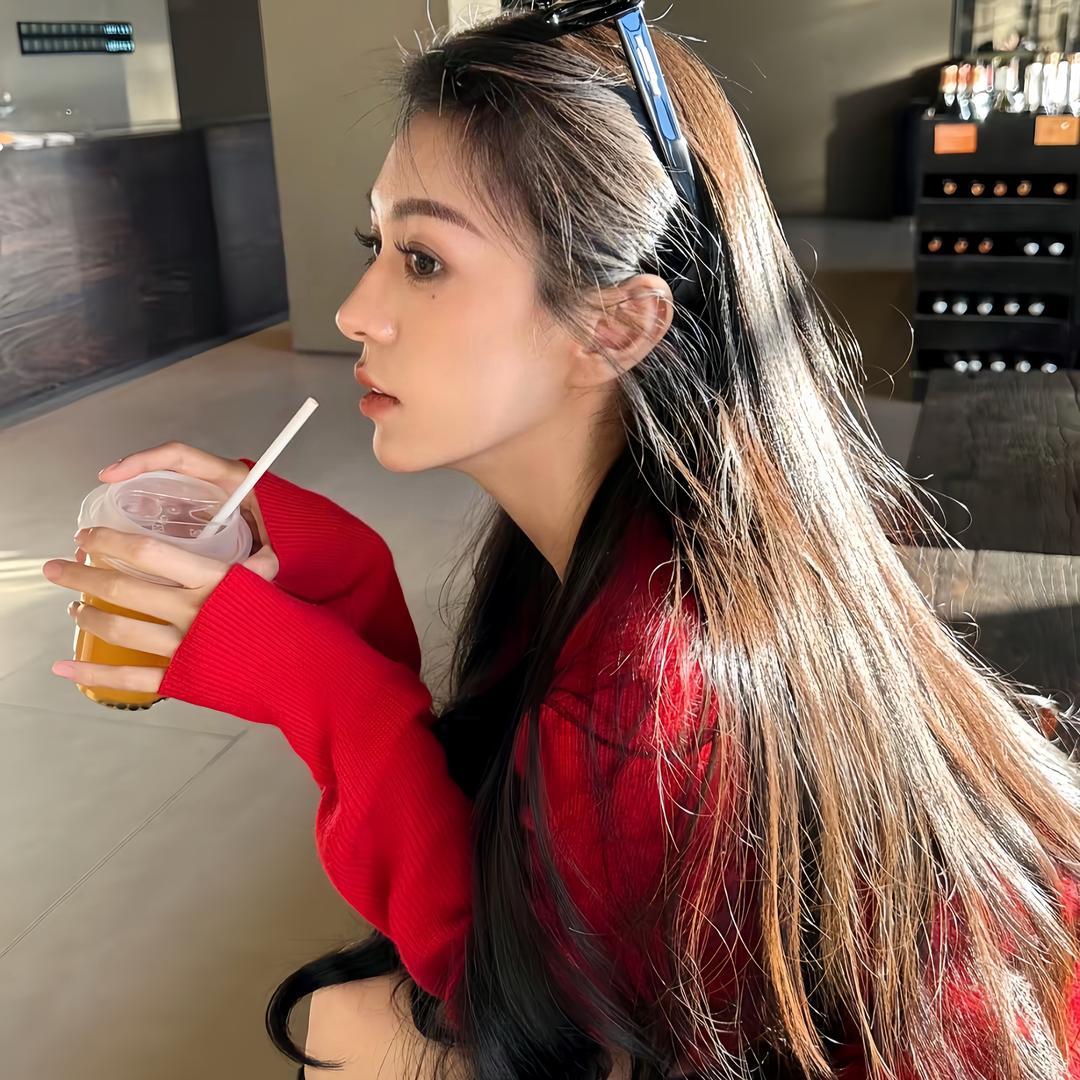 .Ly.