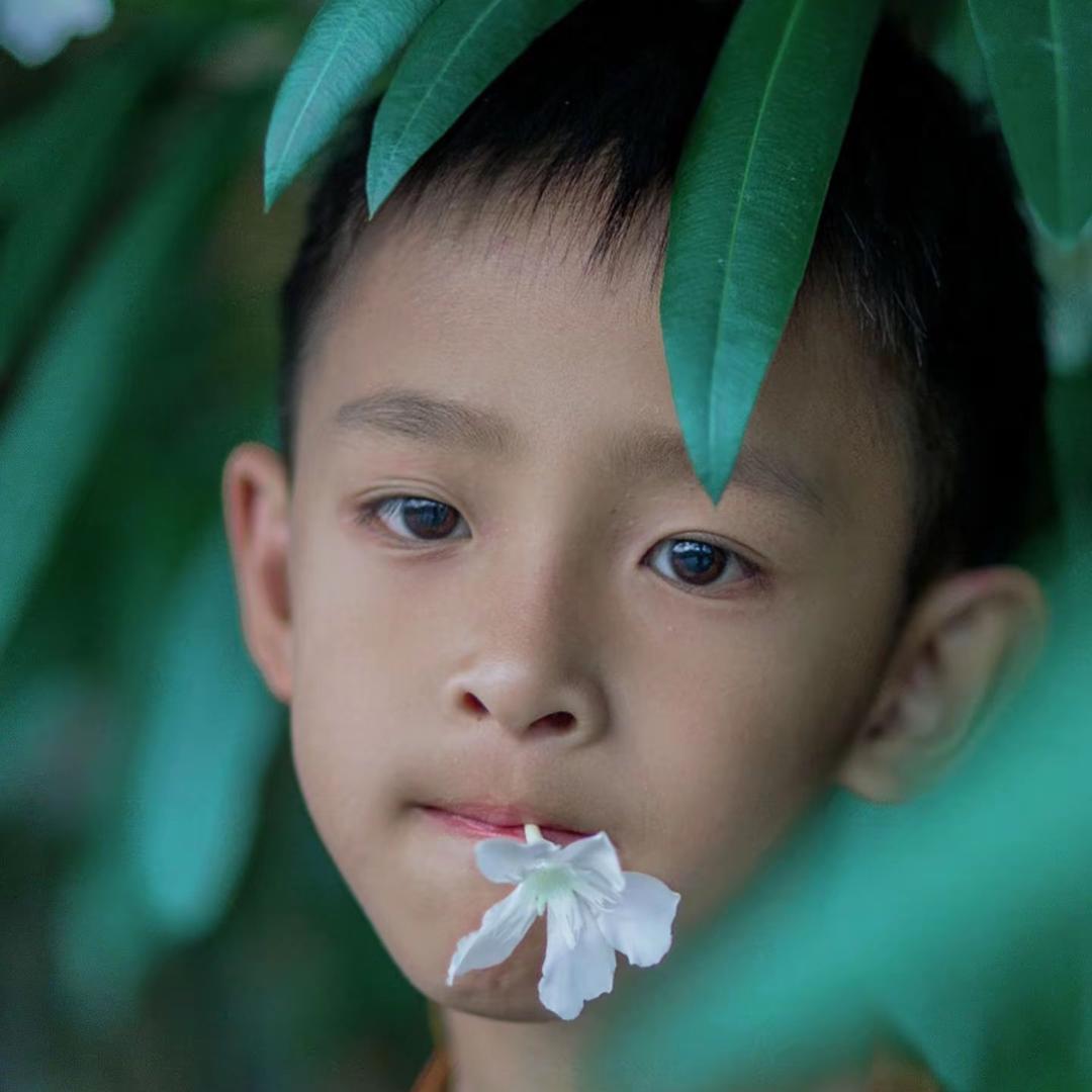 爱拍照的戴大帅哥
