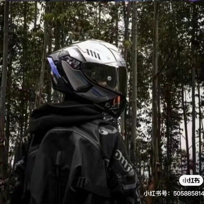 小张想打羽毛球