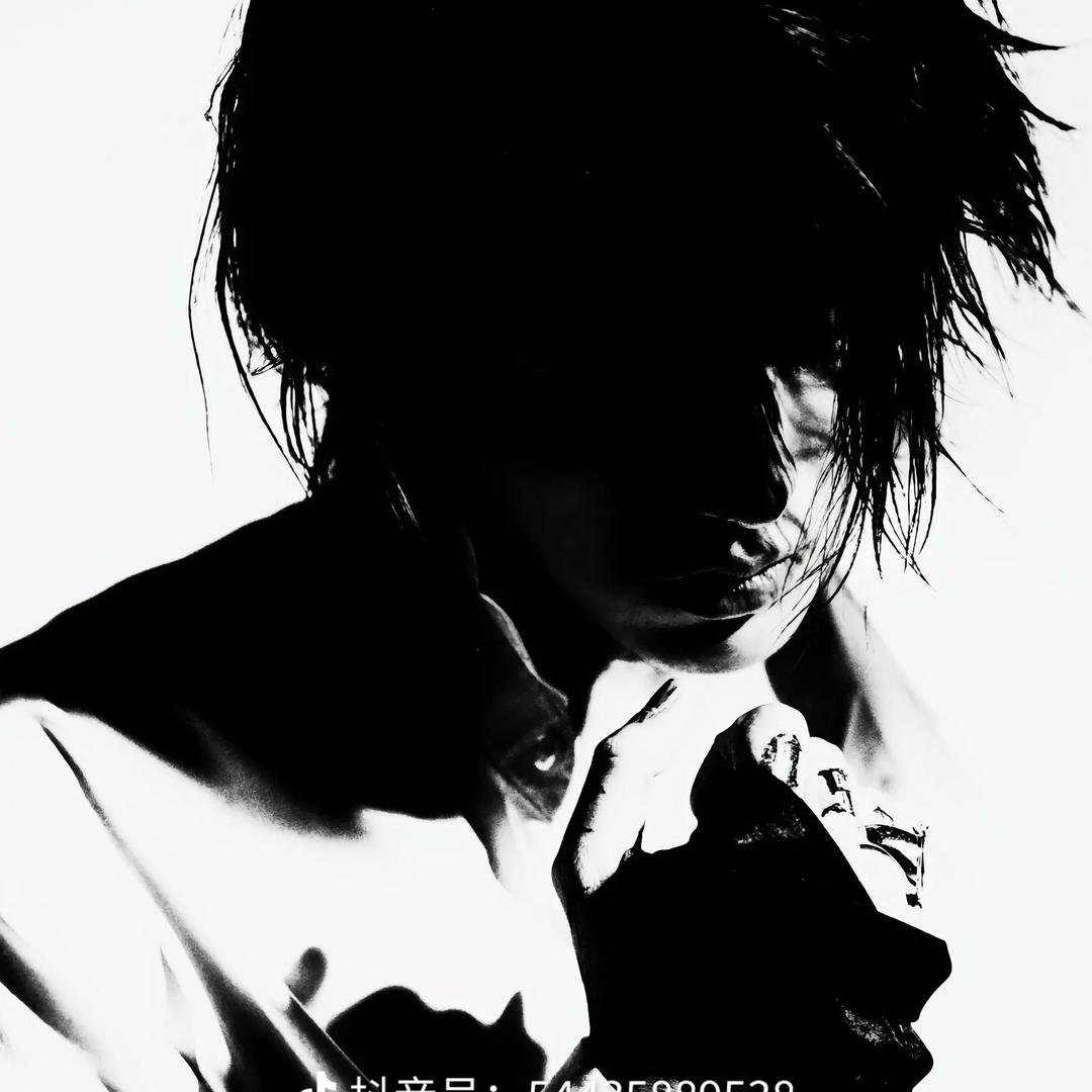 睫毛精阿彩喜欢蓝色玫瑰