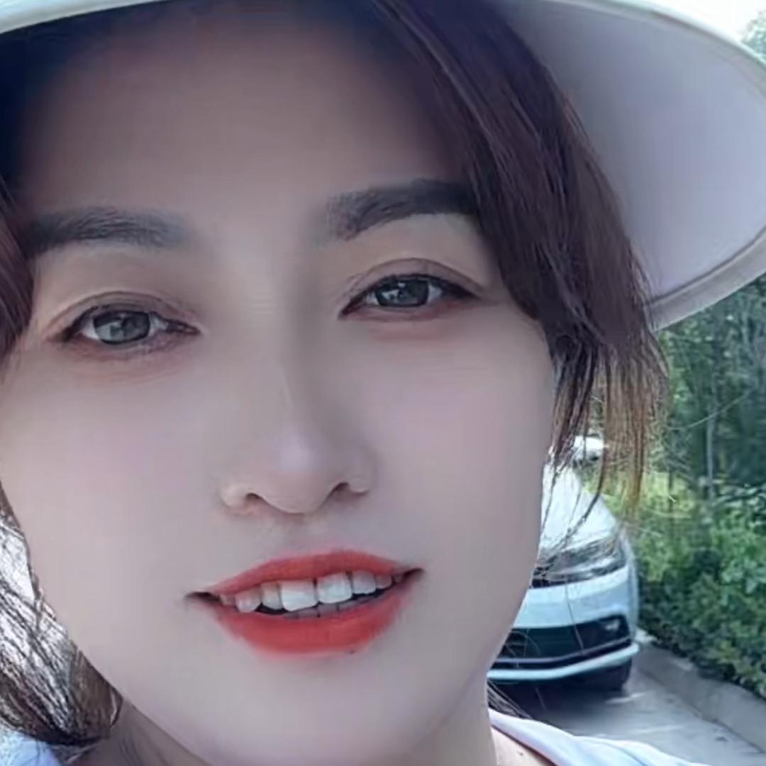 专做塑胶地板，塑胶跑道，专业吊顶，