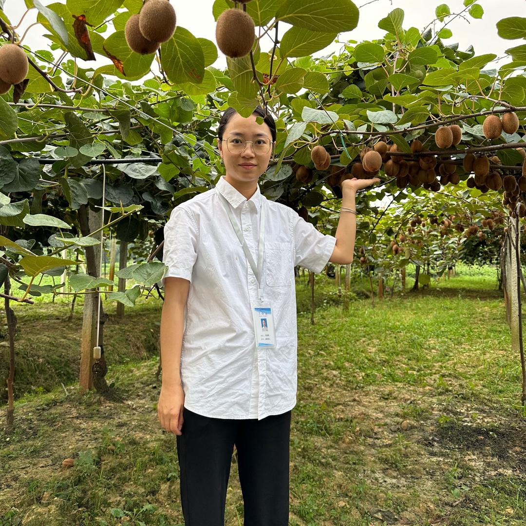 小李村任主助农