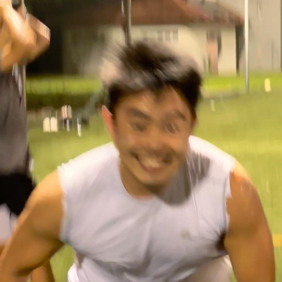 雷吉别