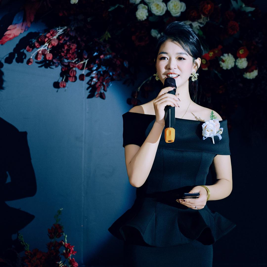 振华爱唱歌🎤