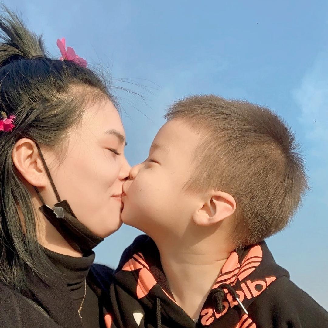 金书辰（单亲妈妈）