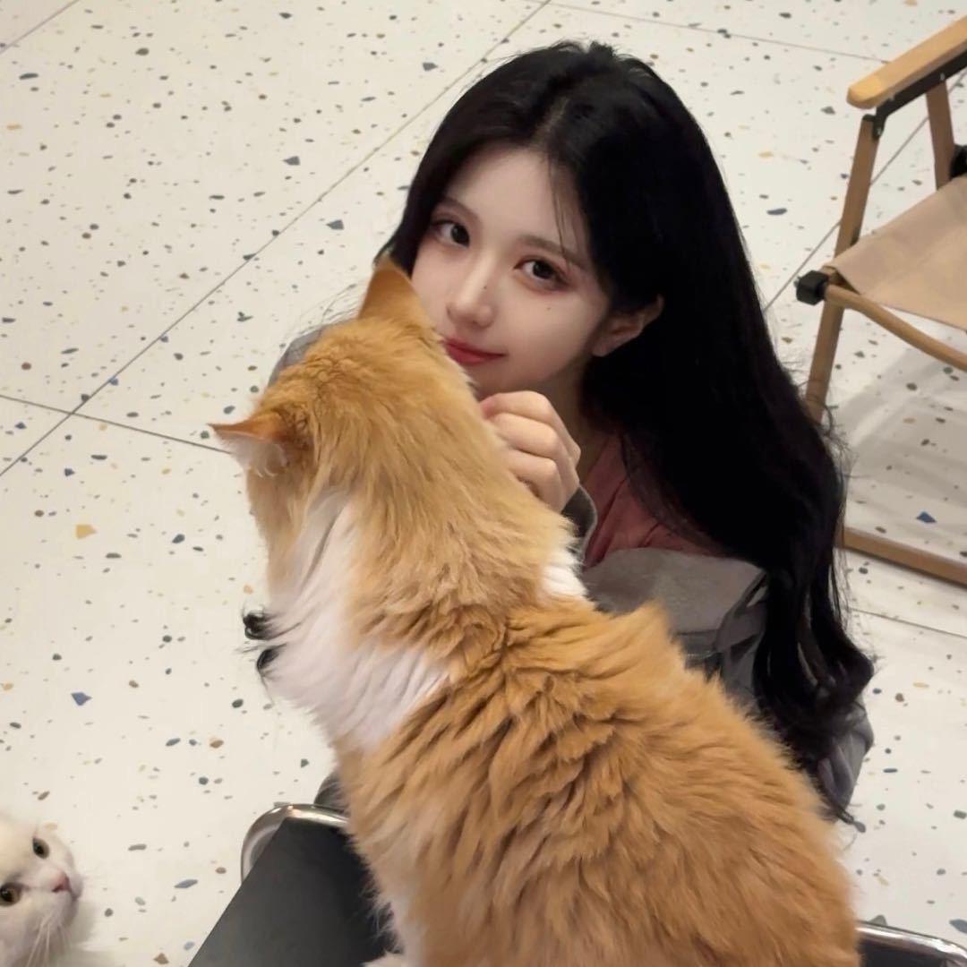 粉红月Mina