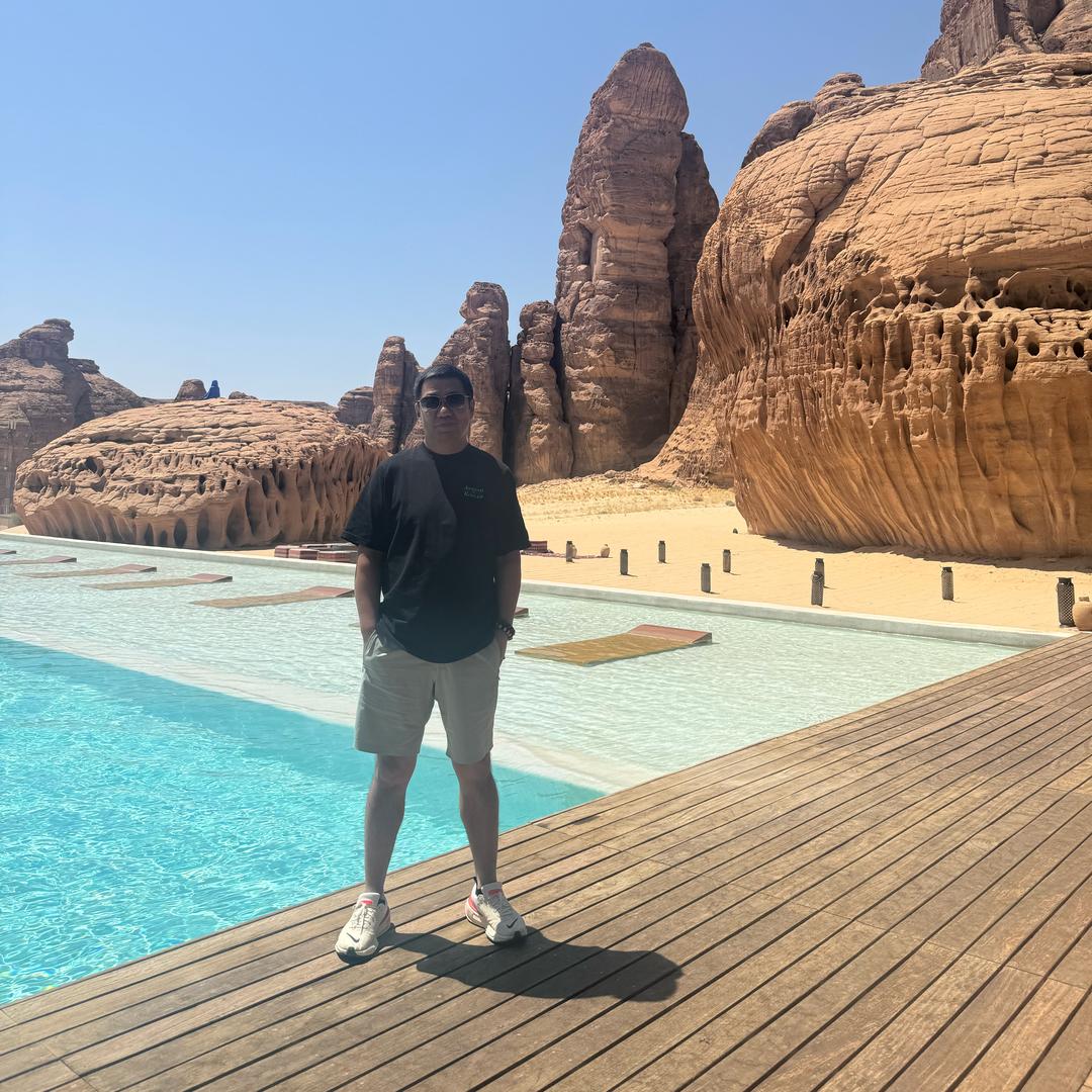 大石头下的蚂蚁