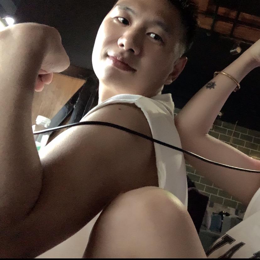 *我姓陈我心诚i