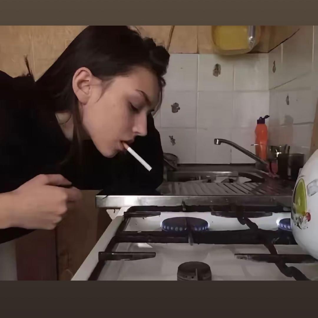 ᥫᩣ吃不饱睡不饱>_<