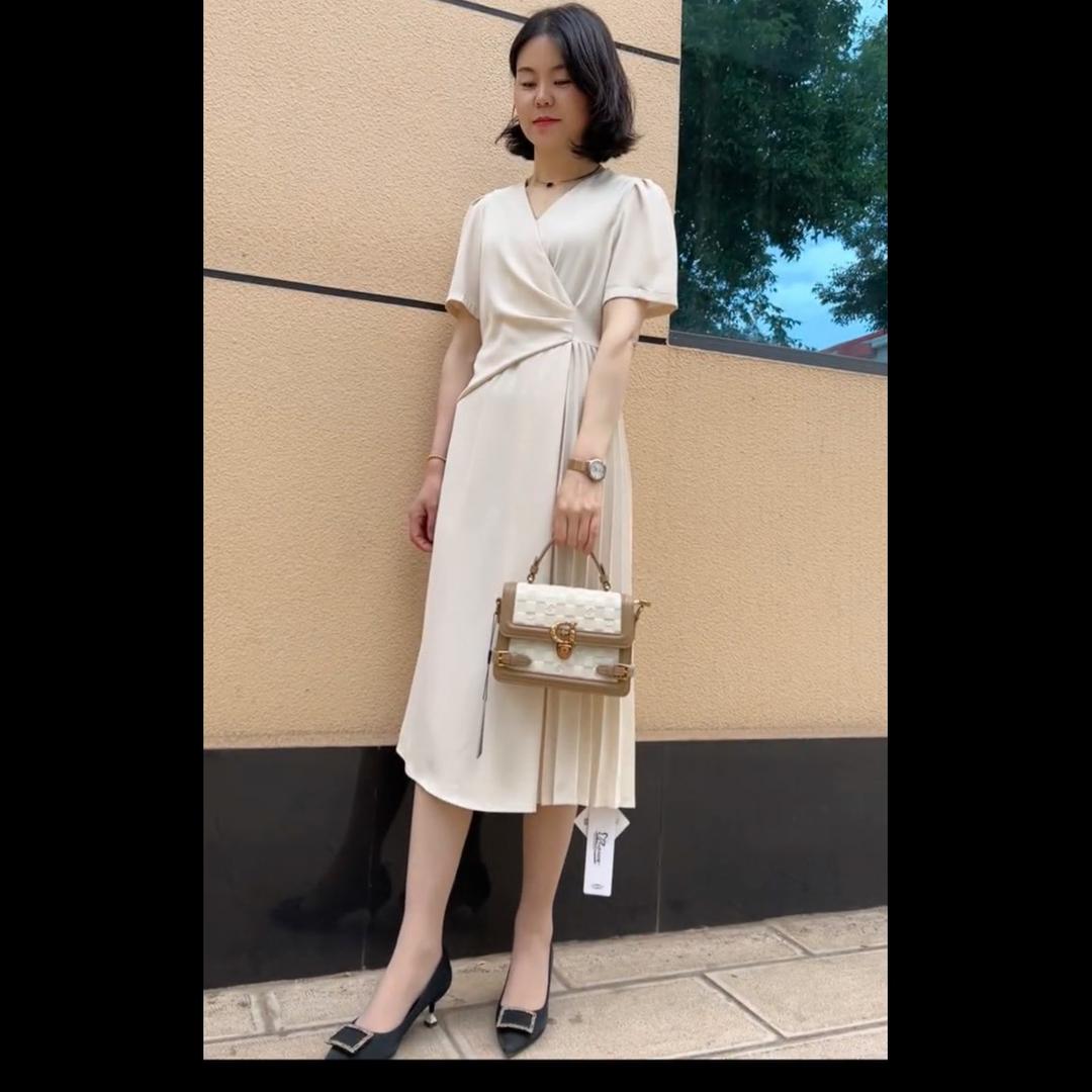 石咀自由秀女装、纤黛尔内衣
