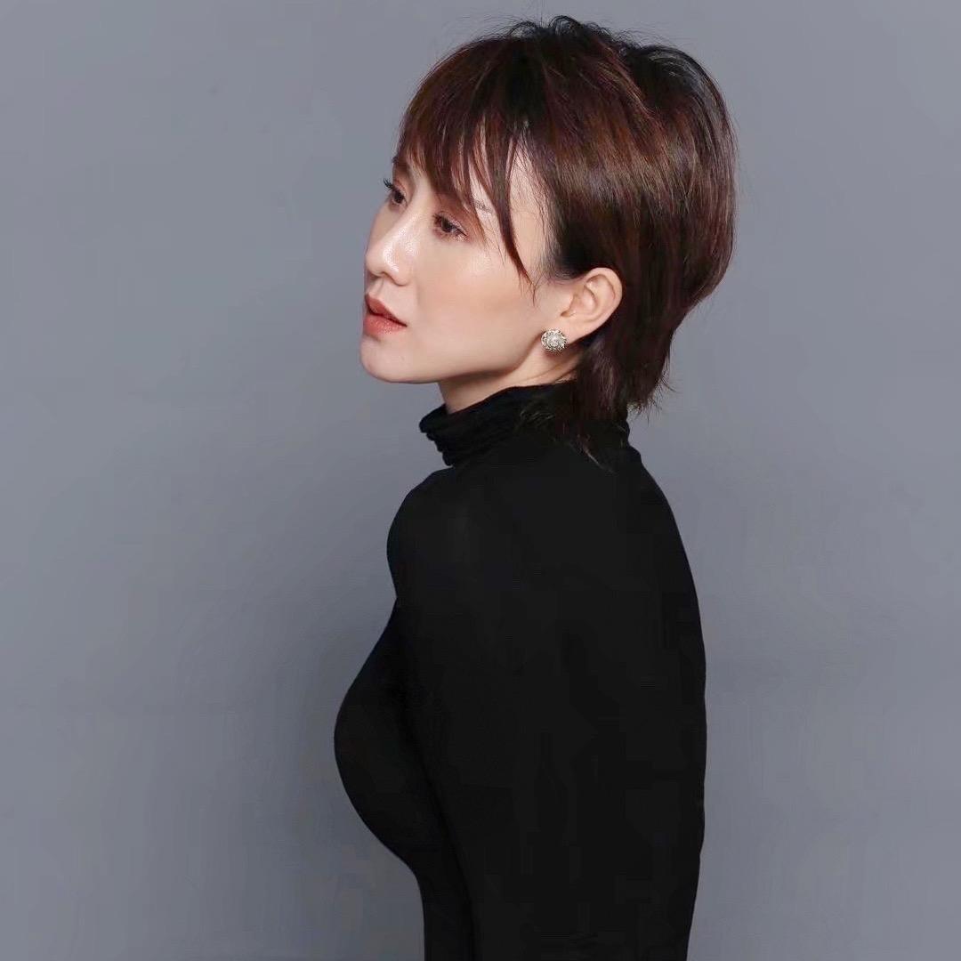 主持人王莹