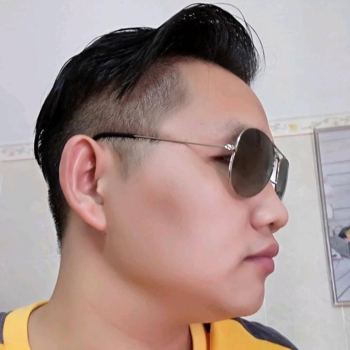 杨少（歪👄哥）