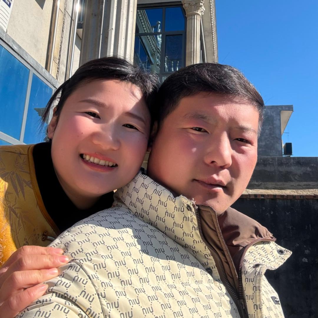 德华小美一家人