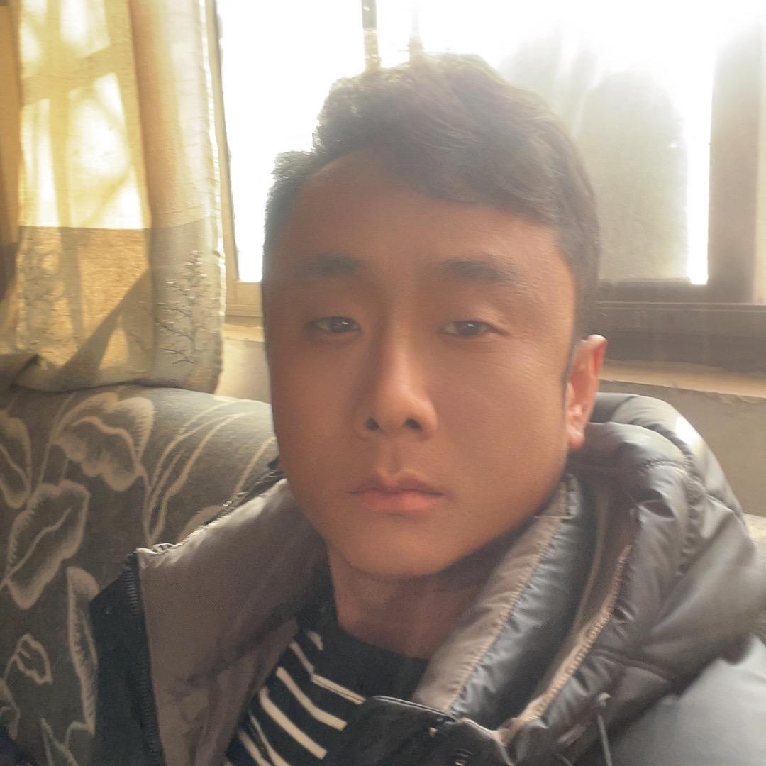 黑：黑