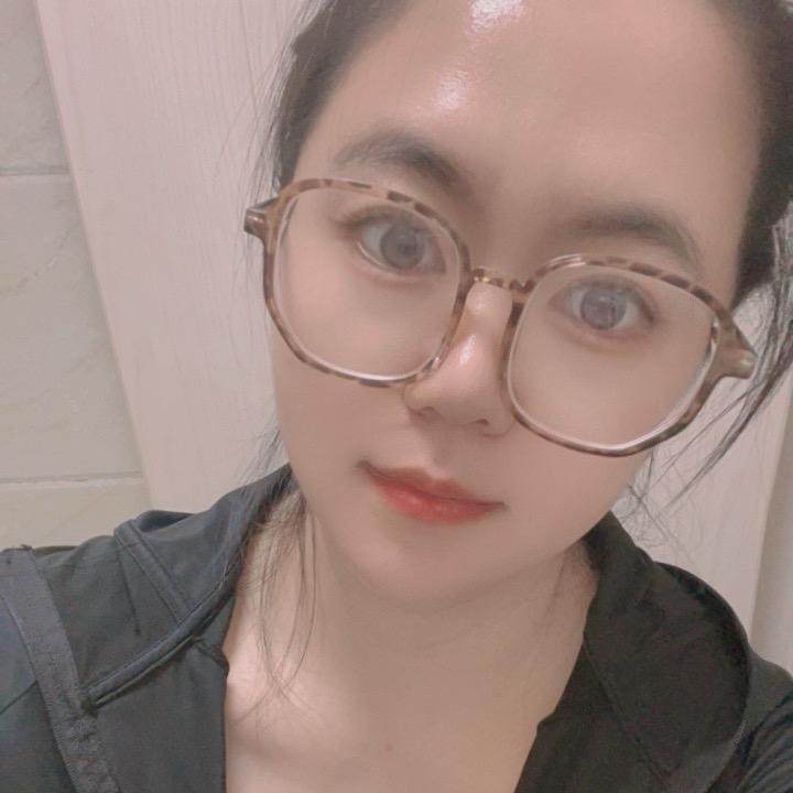 安吉童装批发    小亚