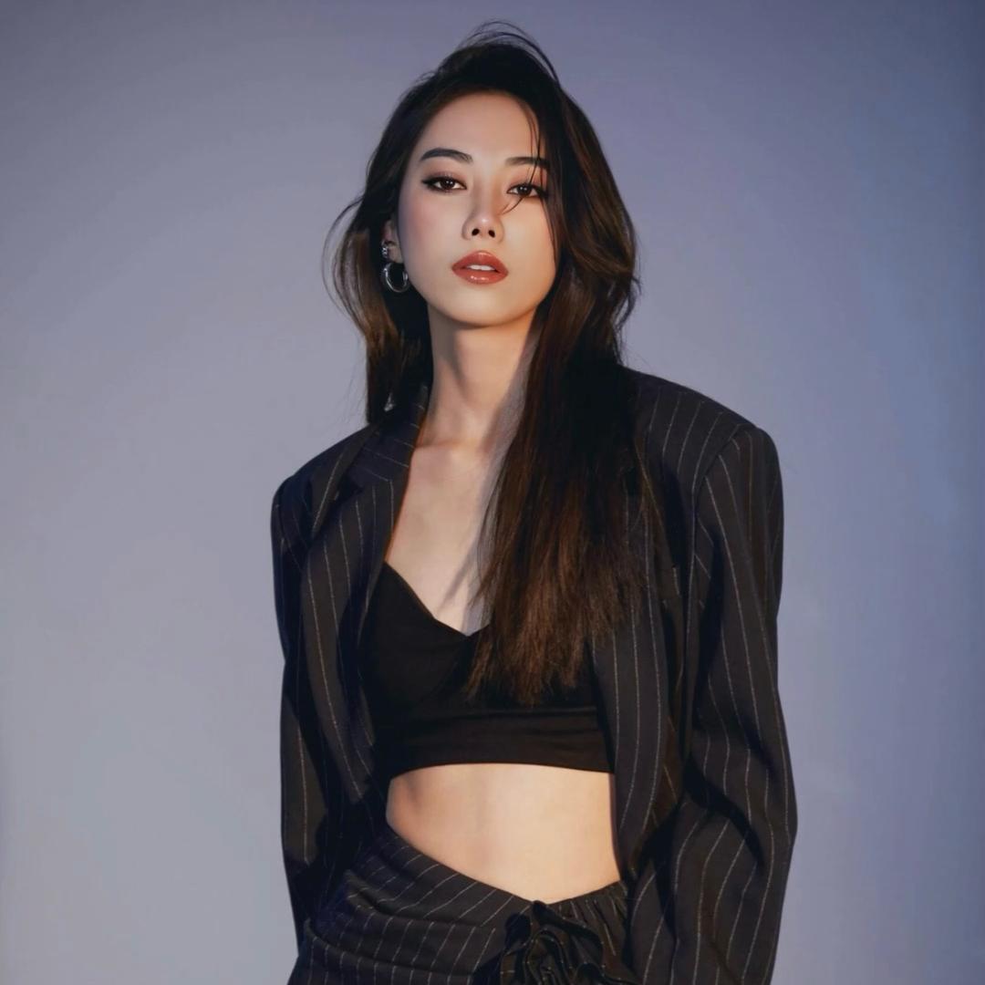 U姐 珠海面部设计76762