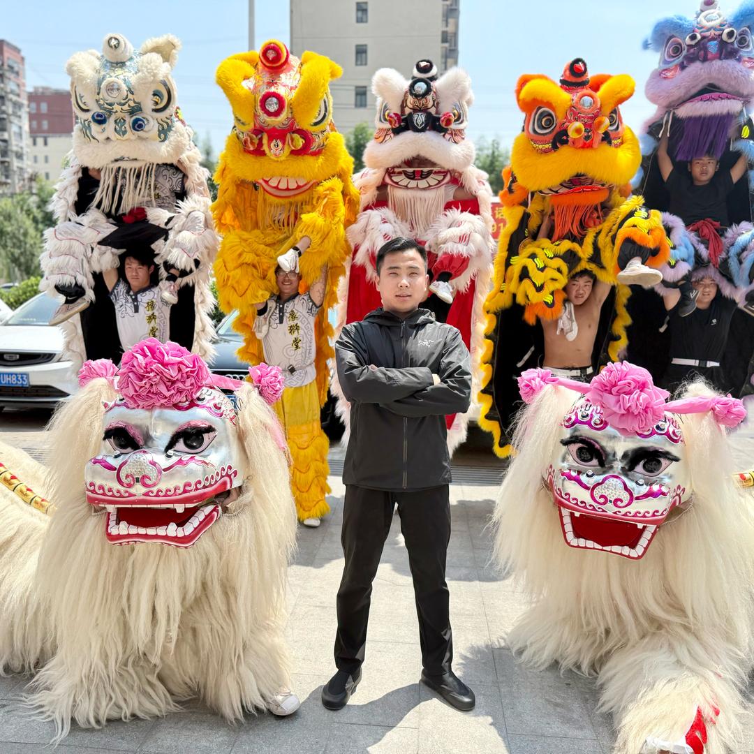 宏图小白狮   团长点点