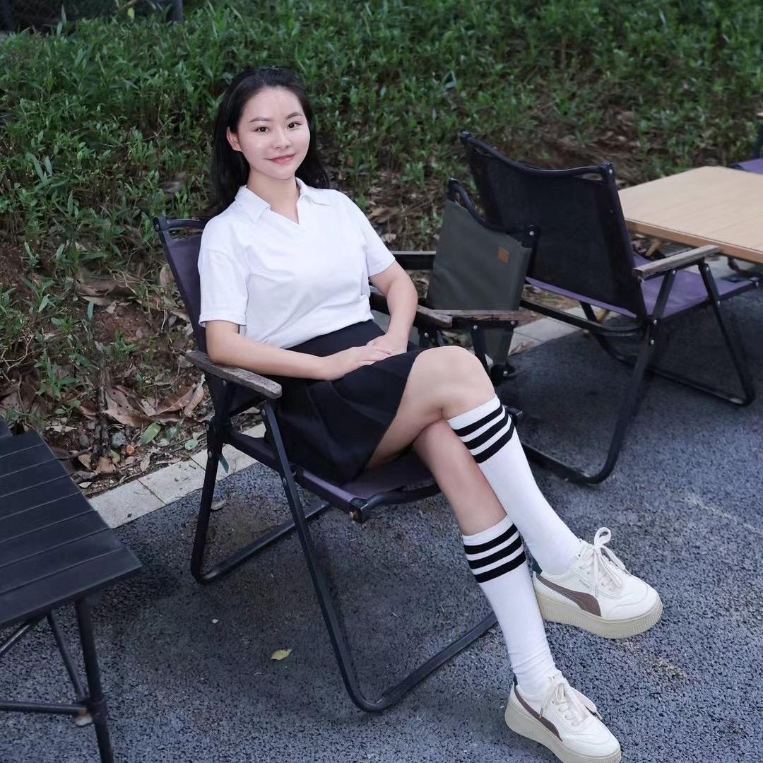 谁家的^^诺诺(卖叉车的姑娘）