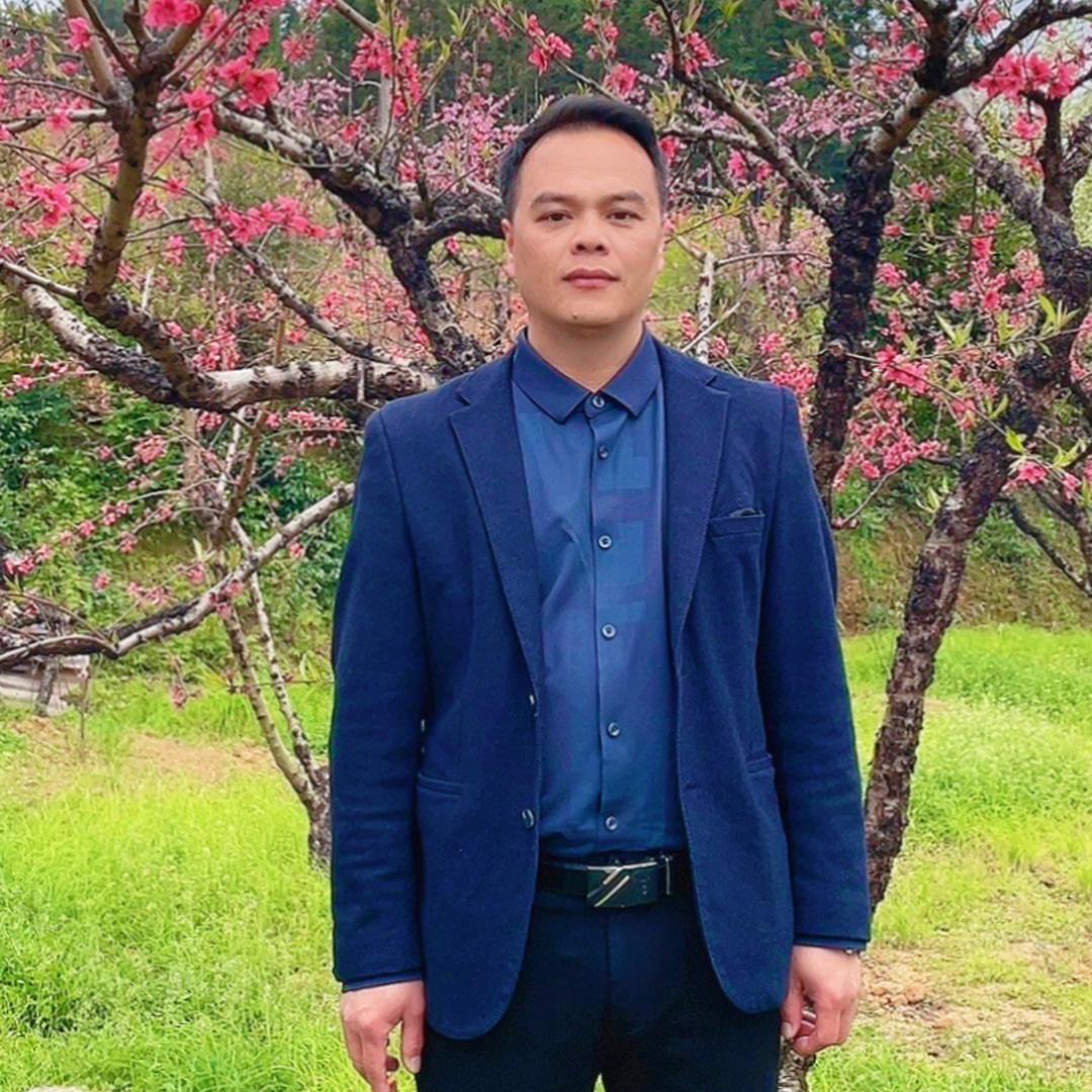 雅色村小邹支书
