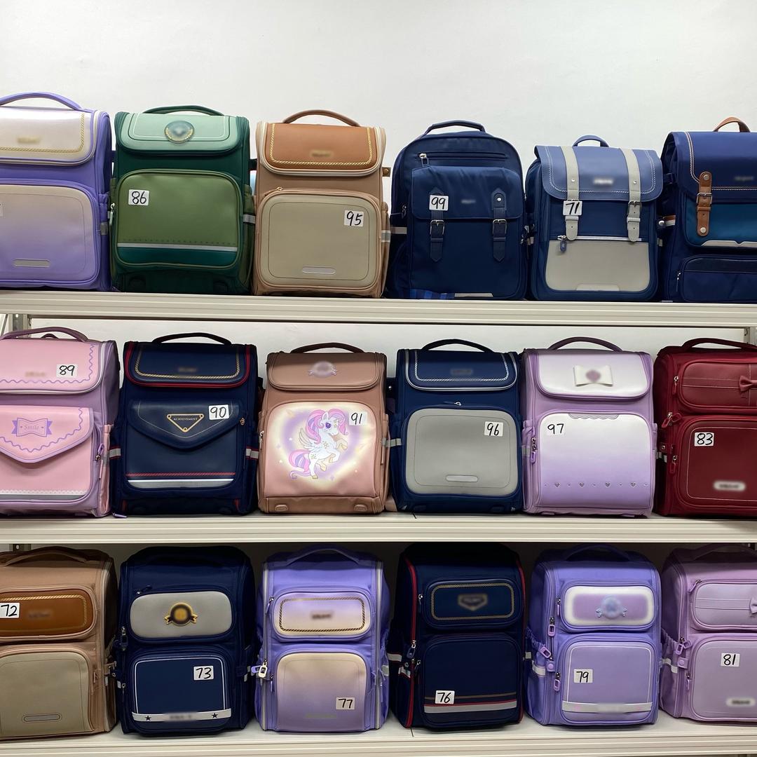 畅享童年书包工厂店书包文具