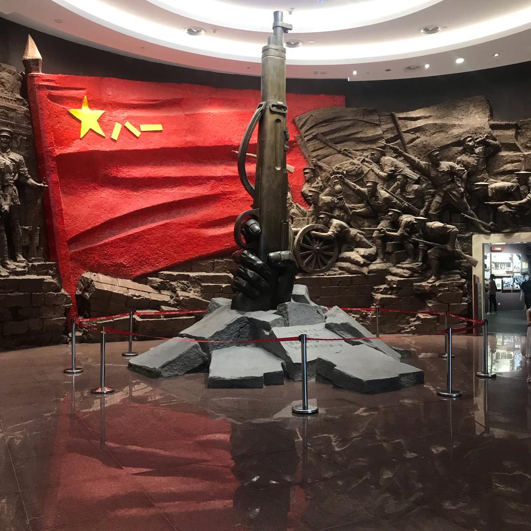 开着拖拉机进城