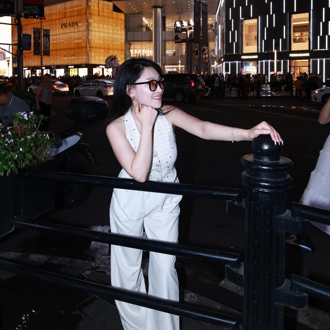 丰镇市七月服装店