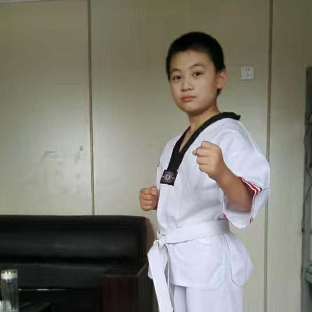 摆摊只为买贝斯