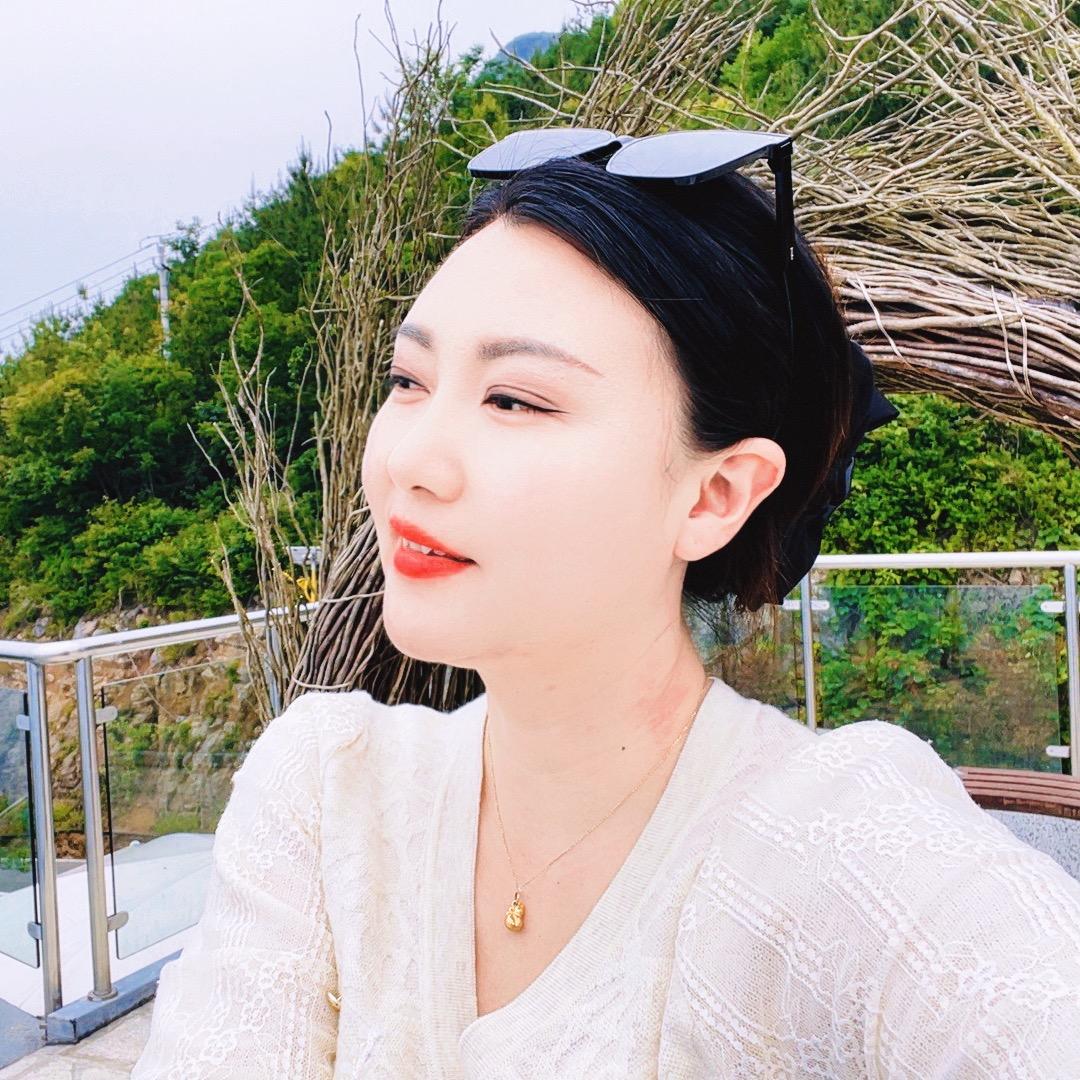 卖袋子的小姐姐